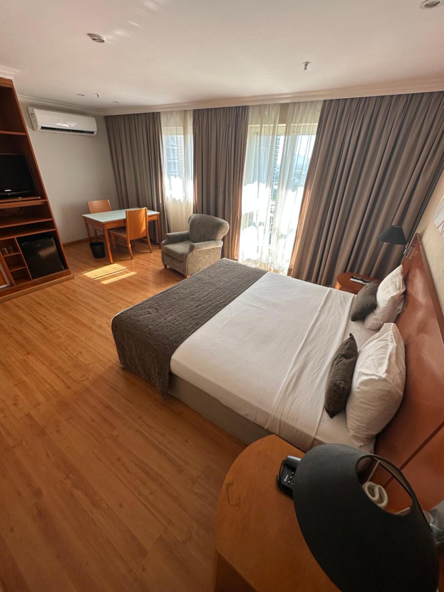 Flat Com Vista Panoramica -15- Na Barra Da Tijuca - Estacionamento Gratuito - Frigobar - Ar Condicionado - Piscina - Academia - Balsa Para Praia Gratis - Varanda - Vista Parcial Mar E Lagoa Rio de Janeiro Exterior photo