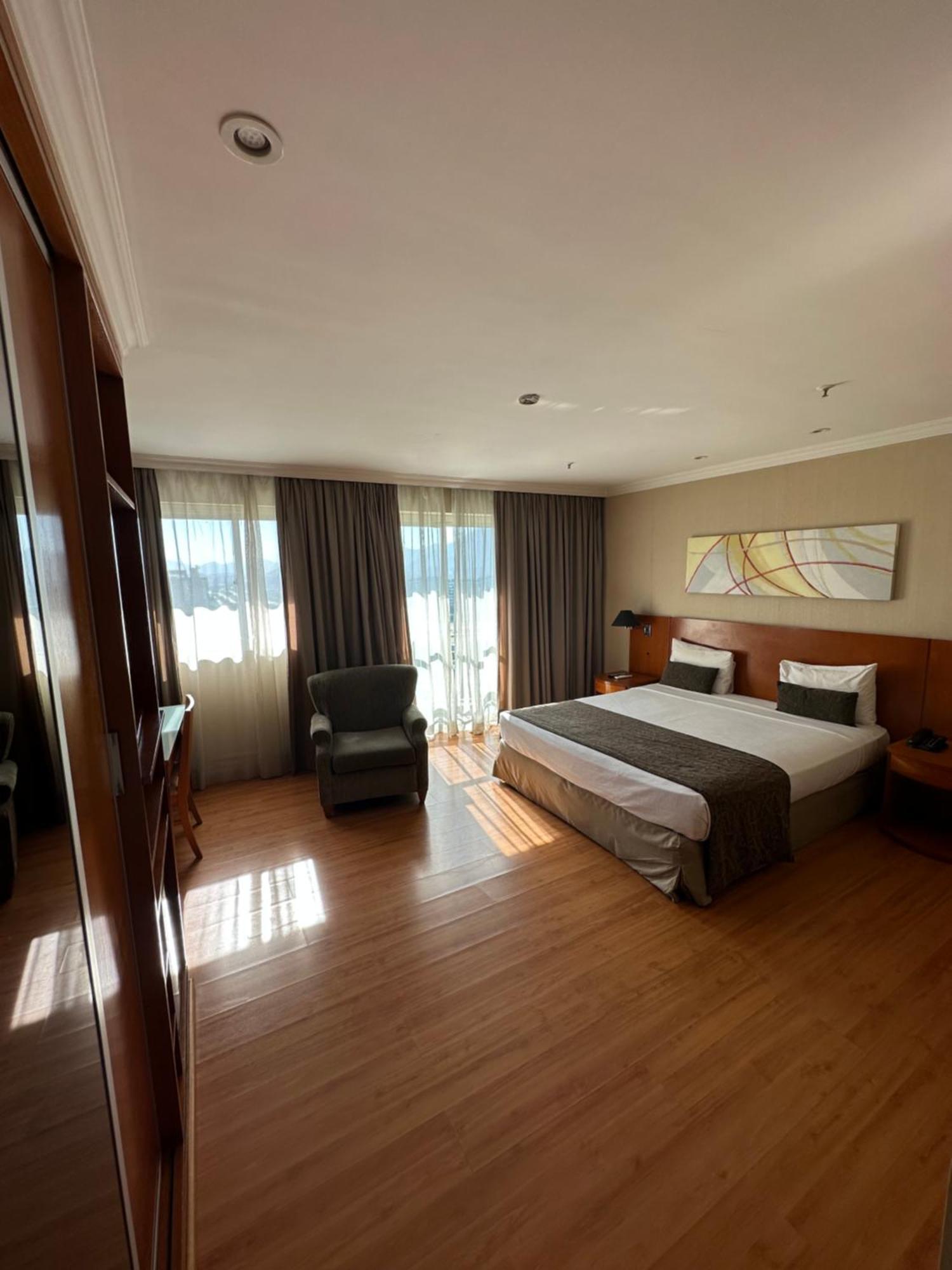 Flat Com Vista Panoramica -15- Na Barra Da Tijuca - Estacionamento Gratuito - Frigobar - Ar Condicionado - Piscina - Academia - Balsa Para Praia Gratis - Varanda - Vista Parcial Mar E Lagoa Rio de Janeiro Exterior photo