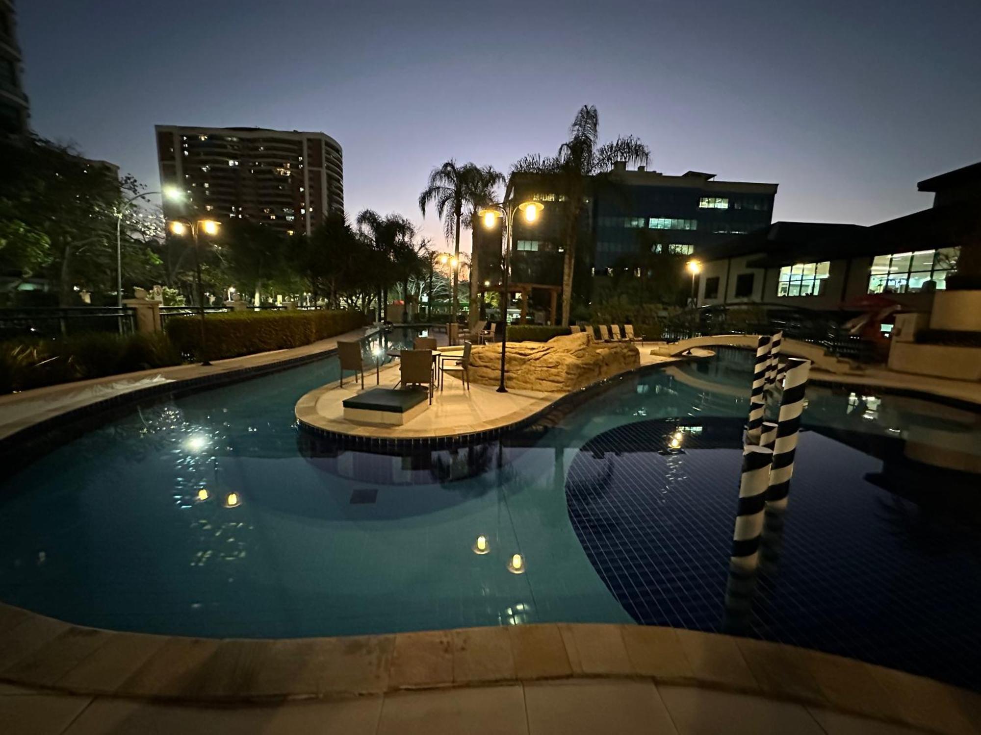 Flat Com Vista Panoramica -15- Na Barra Da Tijuca - Estacionamento Gratuito - Frigobar - Ar Condicionado - Piscina - Academia - Balsa Para Praia Gratis - Varanda - Vista Parcial Mar E Lagoa Rio de Janeiro Exterior photo