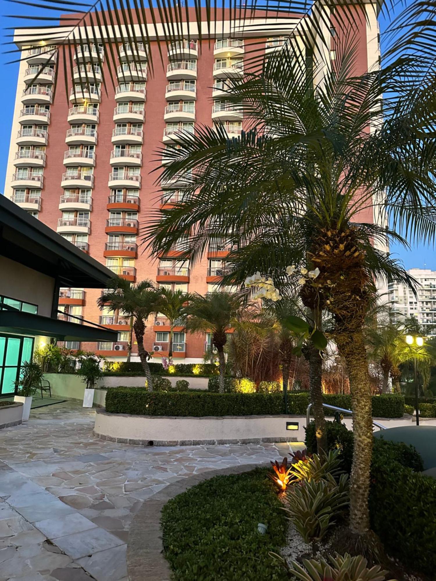 Flat Com Vista Panoramica -15- Na Barra Da Tijuca - Estacionamento Gratuito - Frigobar - Ar Condicionado - Piscina - Academia - Balsa Para Praia Gratis - Varanda - Vista Parcial Mar E Lagoa Rio de Janeiro Exterior photo