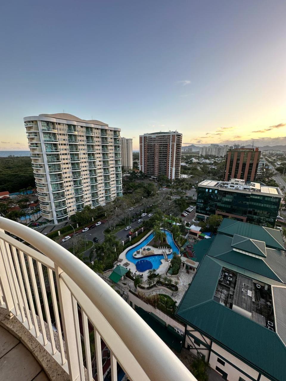 Flat Com Vista Panoramica -15- Na Barra Da Tijuca - Estacionamento Gratuito - Frigobar - Ar Condicionado - Piscina - Academia - Balsa Para Praia Gratis - Varanda - Vista Parcial Mar E Lagoa Rio de Janeiro Exterior photo