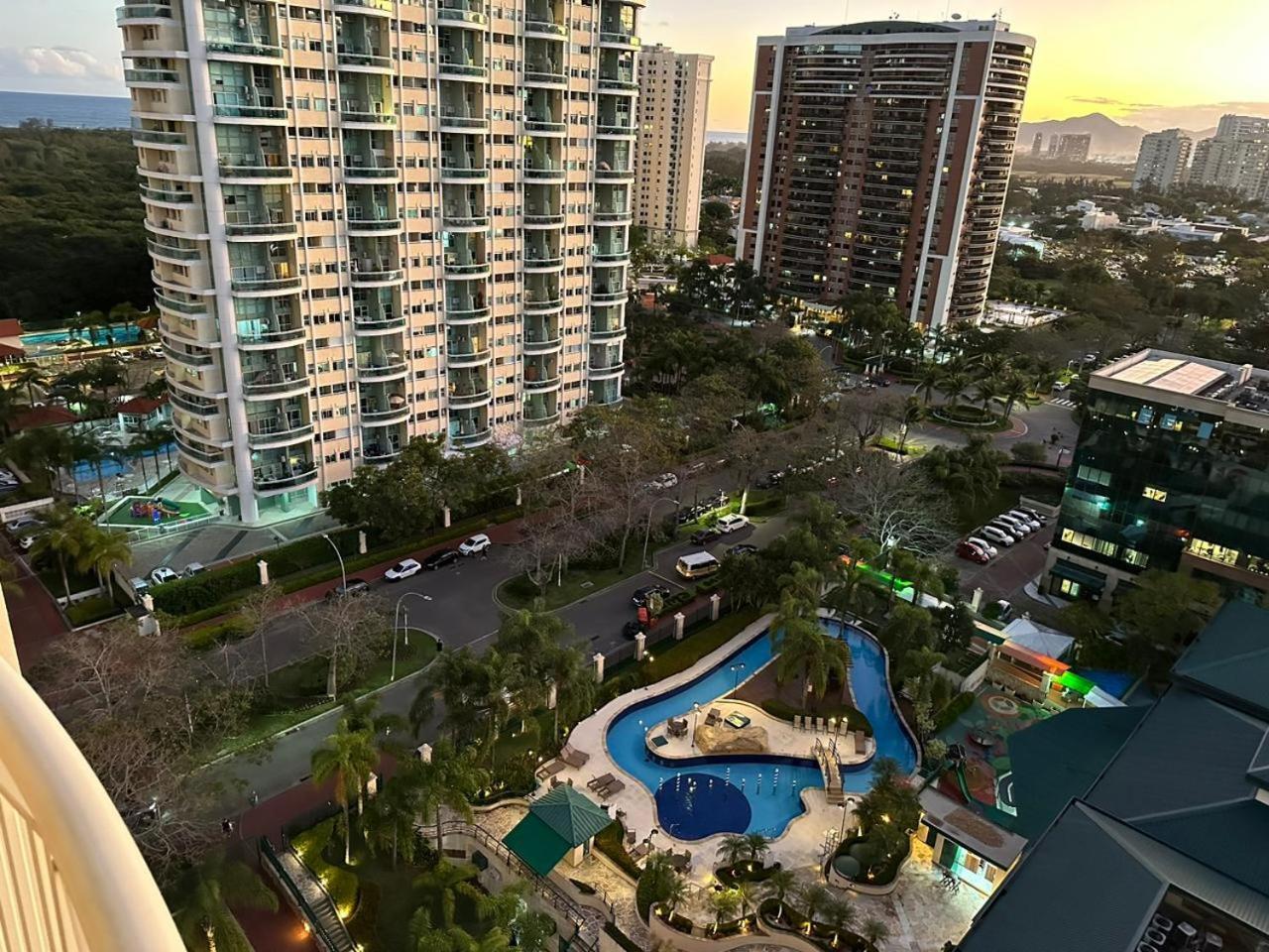 Flat Com Vista Panoramica -15- Na Barra Da Tijuca - Estacionamento Gratuito - Frigobar - Ar Condicionado - Piscina - Academia - Balsa Para Praia Gratis - Varanda - Vista Parcial Mar E Lagoa Rio de Janeiro Exterior photo